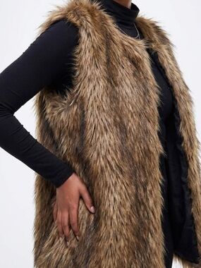 Tanming Faux Fur Vest in Light Brown with Dark Brown Trim